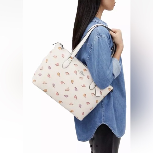 New Coach CV268 Gallery Tote Bag with Snail Print Chalk multi - Picture 2 of 5